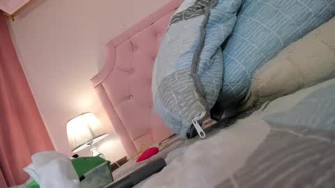 Snapshot of valentoro1 chatting on October 19, 1:13 pm Vale Toro online show from October 19, 1:13 pm