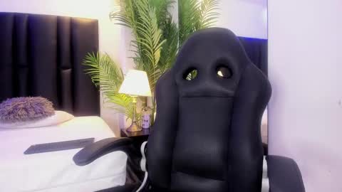 valeri_tafur online show from October 31, 11:14 am