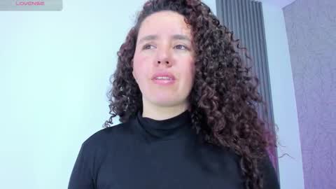 Snapshot of valeriaa_soler chatting on October 24, 2:13 pm Valeria online show from October 24, 2:13 pm