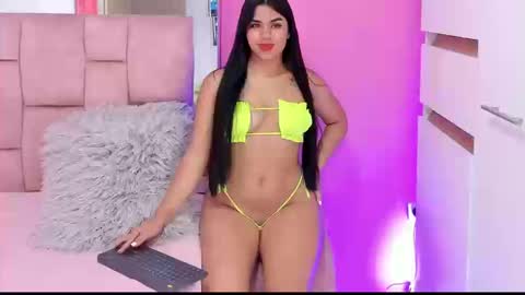 Snapshot of valeriaruiz_1 chatting on September 12, 5:09 pm Valeria online show from September 12, 5:09 pm