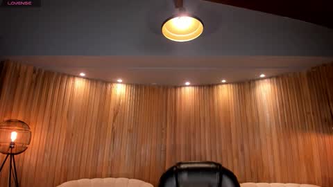 Snapshot of valeriavelvet chatting on October 23, 12:11 pm Vale online show from October 23, 12:11 pm