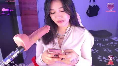 Snapshot of valeribell1 chatting on October 15, 5:54 am Valeri online show from October 15, 5:54 am