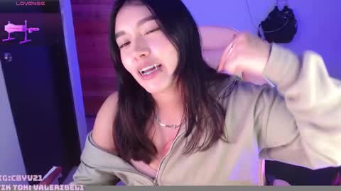 Snapshot of valeribell1 chatting on October 18, 6:27 am Valeri online show from October 18, 6:27 am