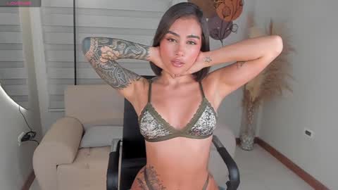 Snapshot of valerieaustin chatting on January 7, 4:50 am  call me Val  online show from January 7, 4:50 am