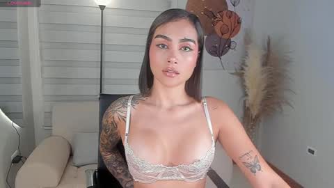 Snapshot of valerieaustin chatting on January 5, 4:36 am  call me Val  online show from January 5, 4:36 am