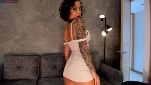 Snapshot of valerieaustin chatting on October 31, 4:33 pm  call me Val  online show from October 31, 4:33 pm