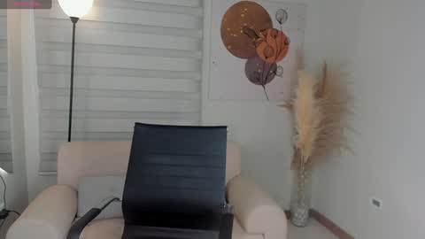 Snapshot of valerieaustin chatting on January 15, 5:08 am  call me Val  online show from January 15, 5:08 am