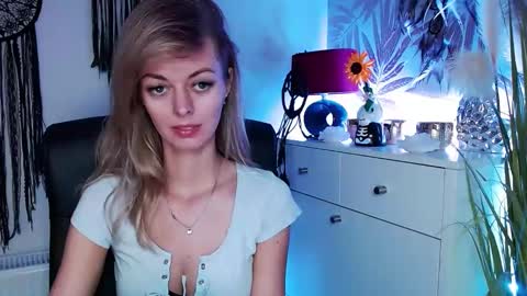 Snapshot of valerieluvsugar chatting on February 27, 10:59 am Valerie online show from February 27, 10:59 am