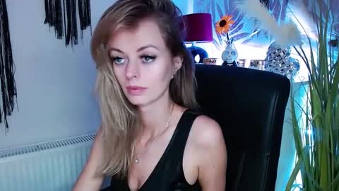 Snapshot of valerieluvsugar chatting on February 20, 11:42 am Valerie online show from February 20, 11:42 am