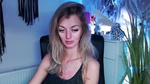 Snapshot of valerieluvsugar chatting on February 24, 9:31 pm Valerie online show from February 24, 9:31 pm