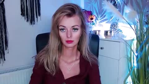 Snapshot of valerieluvsugar chatting on December 30, 2:51 pm Valerie online show from December 30, 2:51 pm