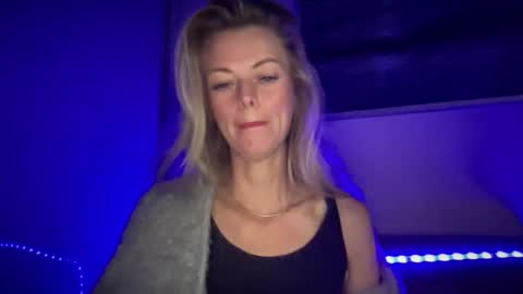 Snapshot of valerieluvsugar chatting on September 17, 7:28 am Valerie online show from September 17, 7:28 am