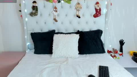 valeria111111 online show from December 24, 2:33 pm