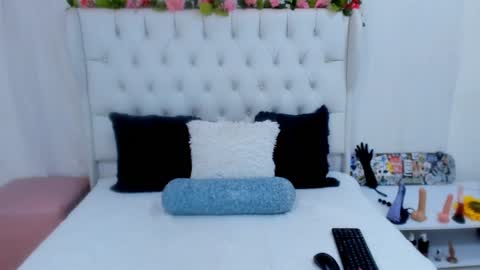 valeria111111 online show from February 1, 7:13 pm