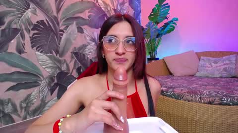 Snapshot of valery_blush chatting on September 23, 4:43 am valery_blush online show from September 23, 4:43 am