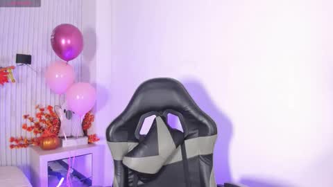 Snapshot of valery_wang chatting on October 25, 11:51 am Val online show from October 25, 11:51 am