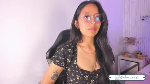 Snapshot of valery_wang chatting on October 28, 12:00 pm Val online show from October 28, 12:00 pm