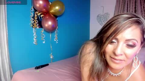 Snapshot of valeryblue chatting on December 14, 2:22 am Valery Blue online show from December 14, 2:22 am