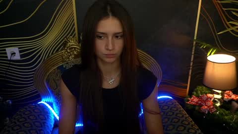 Snapshot of valeryroyale chatting on December 3, 3:44 pm Valery online show from December 3, 3:44 pm