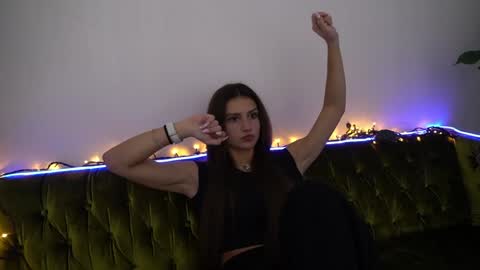 Snapshot of valeryroyale chatting on December 19, 3:08 pm Valery online show from December 19, 3:08 pm