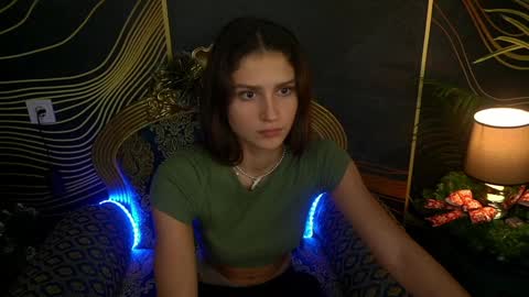 Snapshot of valeryroyale chatting on December 17, 2:22 pm Valery online show from December 17, 2:22 pm