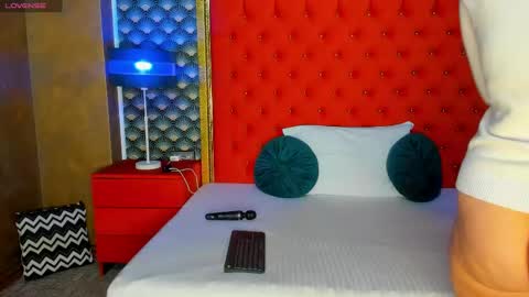 Valerie Val V online show from March 8, 7:07 pm