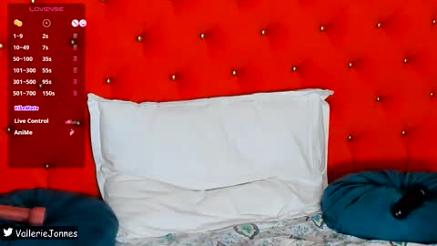 Valerie Val V online show from February 5, 7:00 am