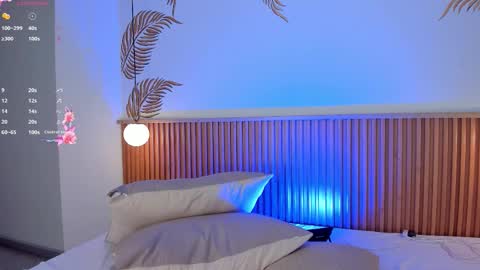 Snapshot of valleriie_ chatting on October 18, 4:32 pm valleriie_ online show from October 18, 4:32 pm