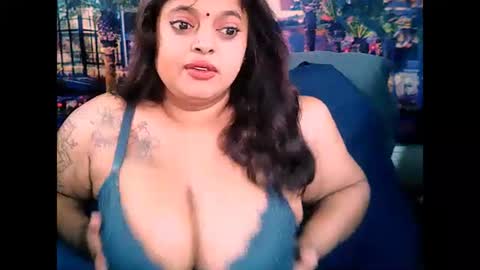 Snapshot of valleyval chatting on December 13, 7:48 am indianvalvet priya is back online show from December 13, 7:48 am