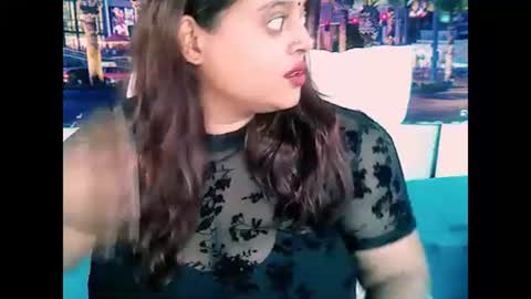 Snapshot of valleyval chatting on February 7, 6:24 am indianvalvet priya is back online show from February 7, 6:24 am