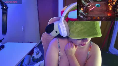 Snapshot of vallolet1_ chatting on March 12, 1:47 am Im Violet online show from March 12, 1:47 am