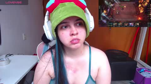 Snapshot of vallolet1_ chatting on March 10, 8:12 pm Im Violet online show from March 10, 8:12 pm