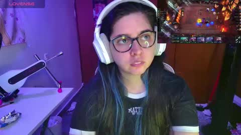 Snapshot of vallolet1_ chatting on February 25, 11:04 pm Im Violet online show from February 25, 11:04 pm