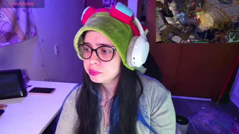 Snapshot of vallolet1_ chatting on January 23, 2:23 am Im Violet online show from January 23, 2:23 am