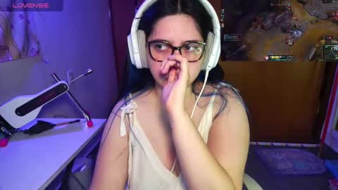 Snapshot of vallolet1_ chatting on February 8, 7:59 am Im Violet online show from February 8, 7:59 am