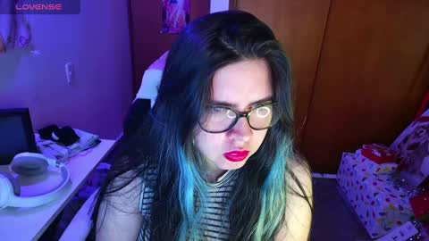 Snapshot of vallolet1_ chatting on December 11, 12:12 am Im Violet online show from December 11, 12:12 am