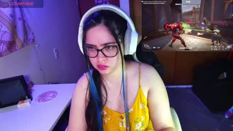 Snapshot of vallolet1_ chatting on January 9, 10:52 pm Im Violet online show from January 9, 10:52 pm