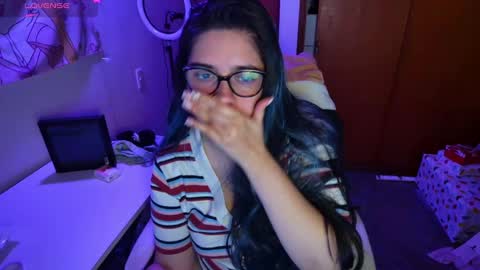 Snapshot of vallolet1_ chatting on December 8, 3:53 am Im Violet online show from December 8, 3:53 am
