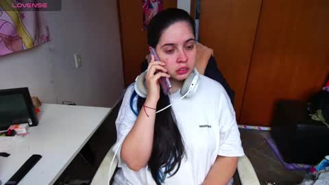 Snapshot of vallolet1_ chatting on January 15, 9:20 pm Im Violet online show from January 15, 9:20 pm