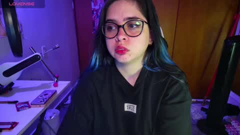 Snapshot of vallolet1_ chatting on February 21, 11:01 am Im Violet online show from February 21, 11:01 am