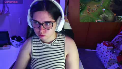 Snapshot of vallolet1_ chatting on December 12, 1:21 am Im Violet online show from December 12, 1:21 am