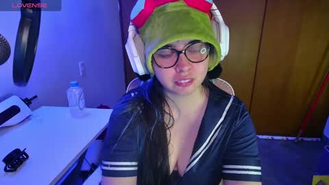Snapshot of vallolet1_ chatting on March 9, 1:14 am Im Violet online show from March 9, 1:14 am