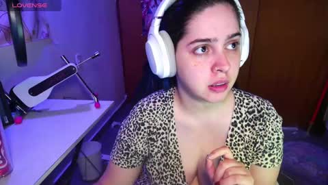 Snapshot of vallolet1_ chatting on January 25, 11:22 pm Im Violet online show from January 25, 11:22 pm