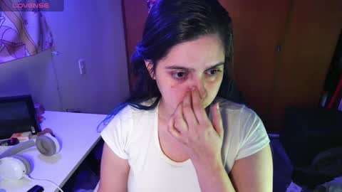 Snapshot of vallolet1_ chatting on January 20, 2:22 am Im Violet online show from January 20, 2:22 am
