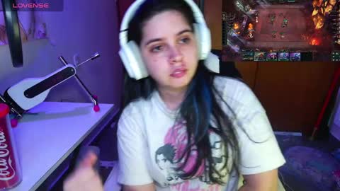 Snapshot of vallolet1_ chatting on January 29, 11:04 pm Im Violet online show from January 29, 11:04 pm
