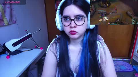 Snapshot of vallolet1_ chatting on February 7, 2:15 pm Im Violet online show from February 7, 2:15 pm