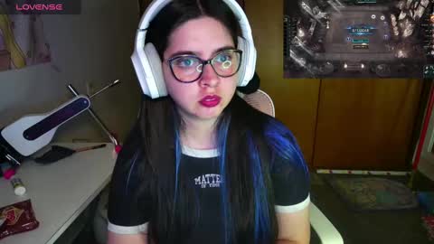 Snapshot of vallolet1_ chatting on February 9, 11:36 pm Im Violet online show from February 9, 11:36 pm