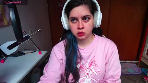 Snapshot of vallolet1_ chatting on February 14, 10:47 pm Im Violet online show from February 14, 10:47 pm
