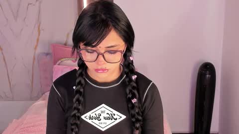 Vallolet Peach  online show from March 28, 12:15 pm