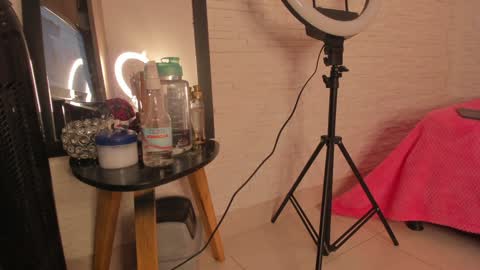Vallolet Peach  online show from December 6, 11:33 am